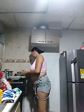 Snapshot of lupita_2023 chatting on 12.04.24 lupita 2023 online show from 12.04.24