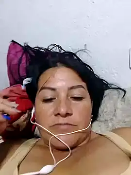 Snapshot of lupita_2023 chatting on 12.15.24 lupita 2023 online show from 12.15.24