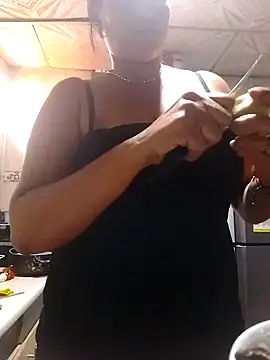 Snapshot of lupita_2023 chatting on 02.05.25 lupita 2023 online show from 02.05.25