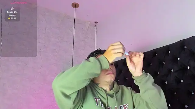 Ian Castillo  online show from 10.02.25