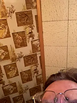 Snapshot of Tonybaloney1972 chatting on 09.18.25 Tonybaloney1972 online show from 09.18.25