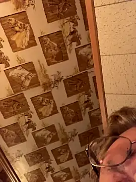 Snapshot of Tonybaloney1972 chatting on 10.10.25 Tonybaloney1972 online show from 10.10.25