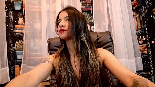 Snapshot of julietta___jackson chatting on 05.19.26 julietta jackson online show from 05.19.26