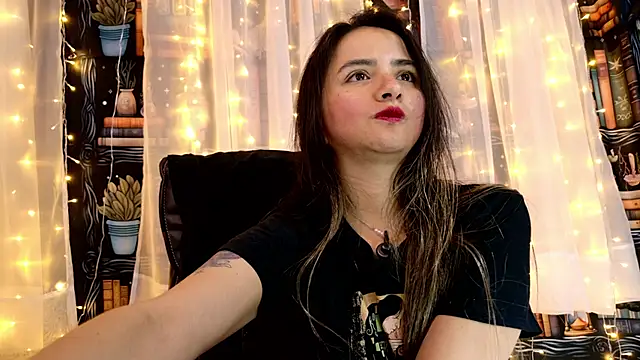 Snapshot of julietta___jackson chatting on 06.10.26 julietta jackson online show from 06.10.26