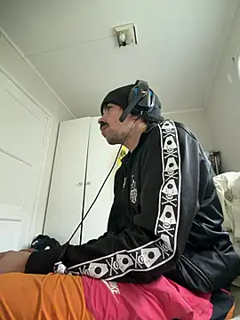 Snapshot of wolfwhite95 chatting on 05.24.26 wolfwhite95 online show from 05.24.26