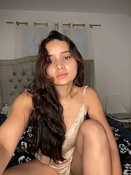 Snapshot of MollySanders___ chatting on 12.18.24 MollySanders online show from 12.18.24