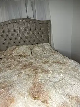 Snapshot of MollySanders___ chatting on 12.20.24 MollySanders online show from 12.20.24