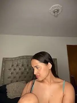 Snapshot of MollySanders___ chatting on 02.08.25 MollySanders online show from 02.08.25