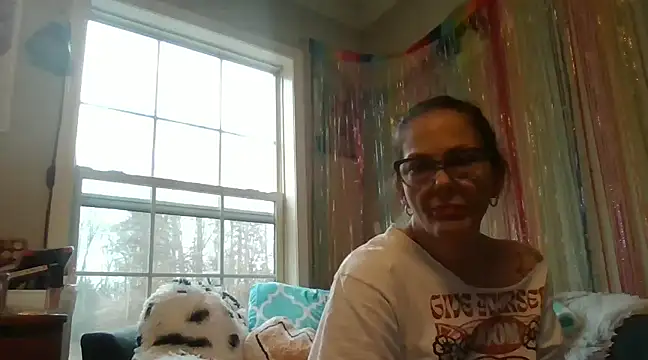 Snapshot of TopazVixen chatting on 12.14.24 TopazVixen online show from 12.14.24