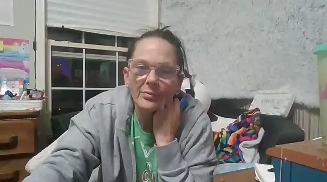 Snapshot of TopazVixen chatting on 03.11.25 TopazVixen online show from 03.11.25