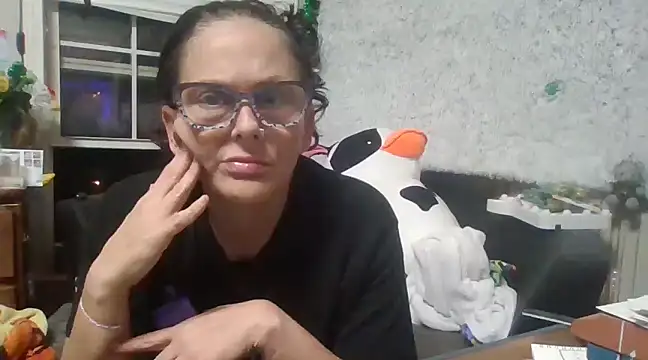 Snapshot of TopazVixen chatting on 03.15.25 TopazVixen online show from 03.15.25