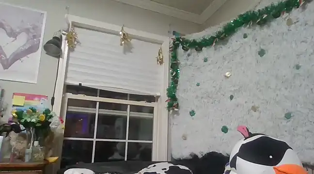 Snapshot of TopazVixen chatting on 03.17.25 TopazVixen online show from 03.17.25