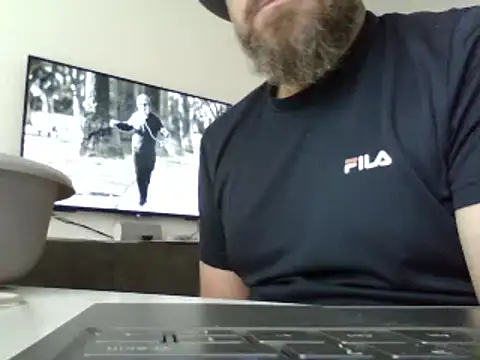 Snapshot of FROL83 chatting on 05.31.26 FROL83 online show from 05.31.26