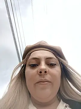 madelaine- online show from 10.08.25