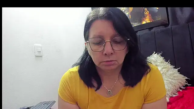 Evaaross 2345 online show from 11.19.25