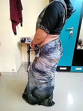 Snapshot of PayalSharmahot143 chatting on 10.24.25 PayalSharmahot143 online show from 10.24.25