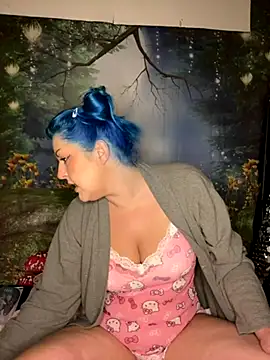 Snapshot of TheKinkyWitch chatting on 11.07.25 TheKinkyWitch online show from 11.07.25