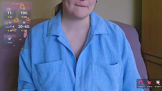 ChubbyMaia online show from 02.10.25