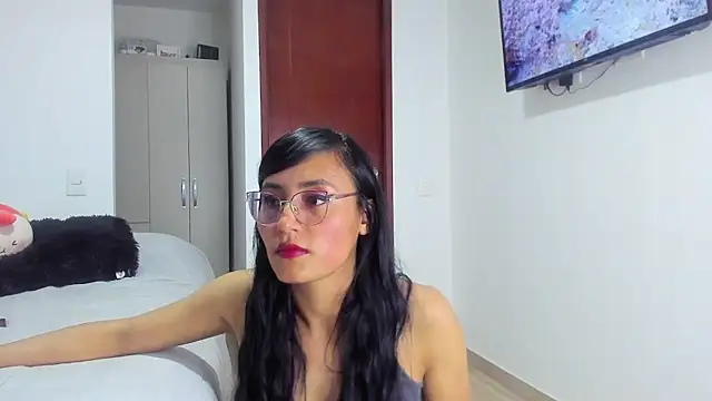 SophieBaker   online show from 03.04.25