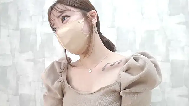 LOVE MOMO LOVE online show from 01.13.25