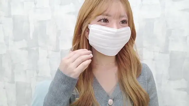 Snapshot of LOVE_MOMO_LOVE chatting on 03.25.26 LOVE MOMO LOVE online show from 03.25.26