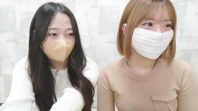 Snapshot of LOVE_MOMO_LOVE chatting on 04.10.26 LOVE MOMO LOVE online show from 04.10.26