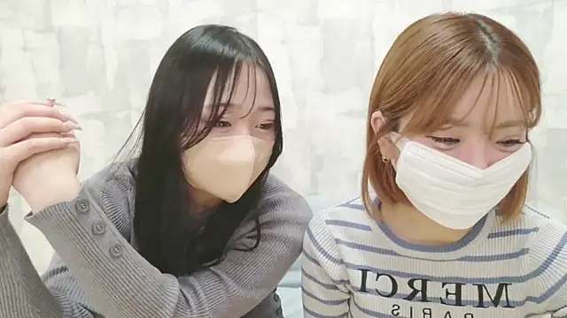 Snapshot of LOVE_MOMO_LOVE chatting on 04.24.26 LOVE MOMO LOVE online show from 04.24.26