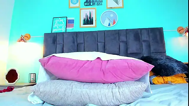 Snapshot of DulceAurora__ chatting on 02.11.25 DulceAurora online show from 02.11.25