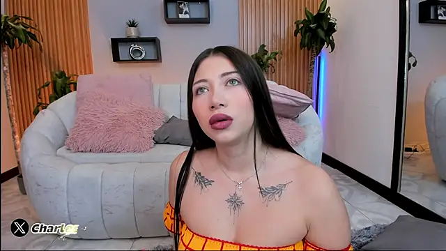 Snapshot of Aixaa_charles chatting on 10.11.25 Aixaa charles online show from 10.11.25