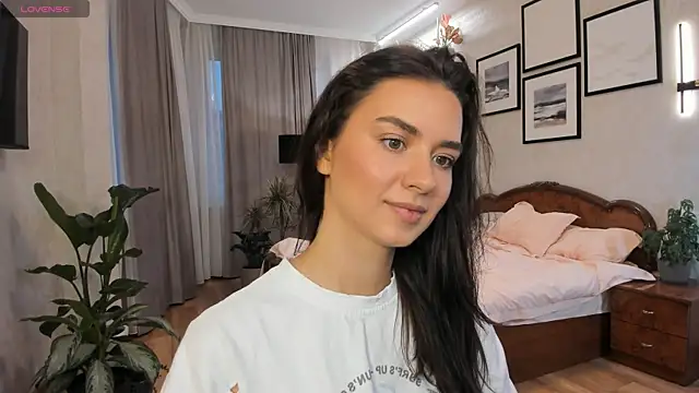 NicoleLuv online show from 10.24.25