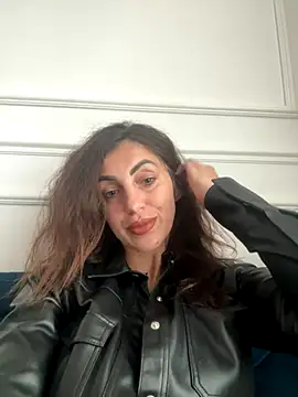 EmaSkyes online show from 10.23.25