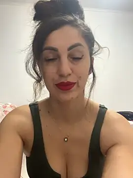 EmaSkyes online show from 12.04.25