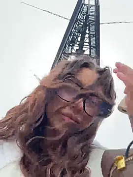 Leila Brooklyn online show from 04.20.26