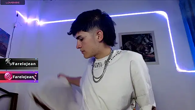 Snapshot of jeanfarelo chatting on 01.11.25 jeanfarelo online show from 01.11.25