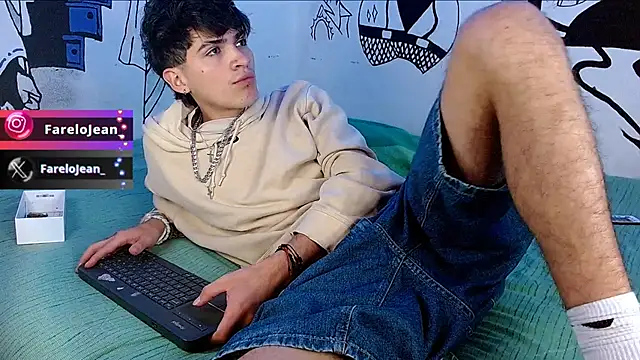 Snapshot of jeanfarelo chatting on 10.07.25 jeanfarelo online show from 10.07.25