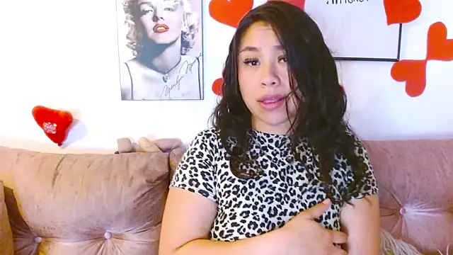 Snapshot of hinataleecs chatting on 02.28.25 hinataleecs online show from 02.28.25