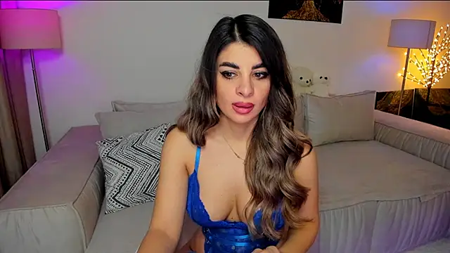 Snapshot of Queenofyouredreams chatting on 02.11.25 Queenofyouredreams online show from 02.11.25