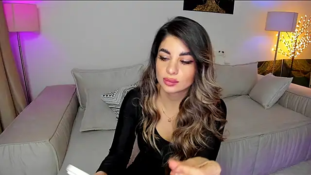 Snapshot of Queenofyouredreams chatting on 02.23.25 Queenofyouredreams online show from 02.23.25