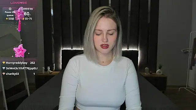 Snapshot of _Sarah_Soul_ chatting on 02.04.25 Sarah Soul online show from 02.04.25