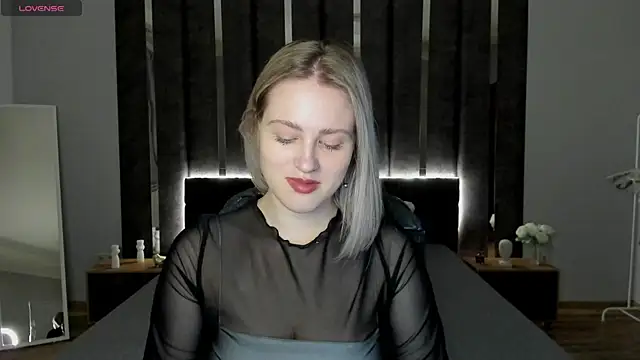 Snapshot of _Sarah_Soul_ chatting on 02.13.25 Sarah Soul online show from 02.13.25