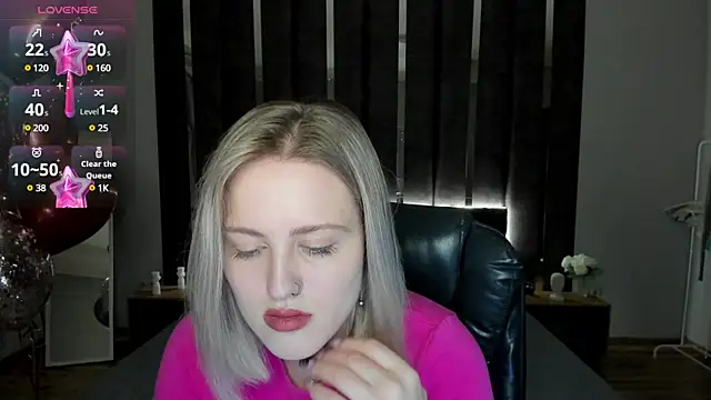 Snapshot of _Sarah_Soul_ chatting on 02.18.25 Sarah Soul online show from 02.18.25