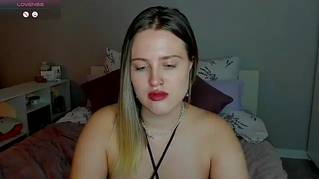 Snapshot of _Sarah_Soul_ chatting on 10.13.25 Sarah Soul online show from 10.13.25