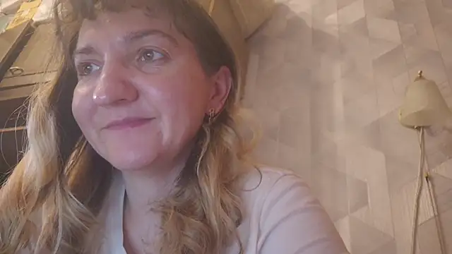 Snapshot of EstrellaWalters chatting on 04.28.26 EstrellaWalters online show from 04.28.26