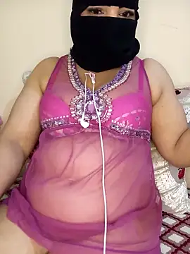 Snapshot of MerriamxHot chatting on 03.18.25 MerriamxHot online show from 03.18.25