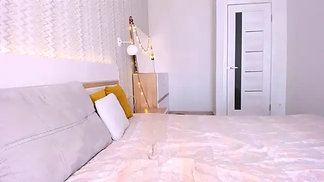 Snapshot of Kate_Ree chatting on 02.17.25 Kate Ree online show from 02.17.25