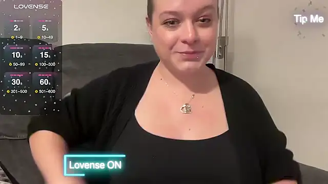 NaughtyWifeUK online show from 12.17.24