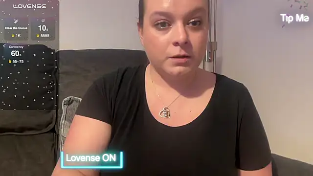 NaughtyWifeUK online show from 12.30.24