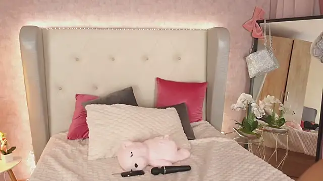 Snapshot of ViolettMoon1 chatting on 02.20.25 ViolettMoon1 online show from 02.20.25