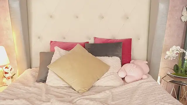 Snapshot of ViolettMoon1 chatting on 03.07.25 ViolettMoon1 online show from 03.07.25