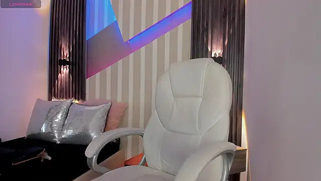 emily layton online show from 02.12.25